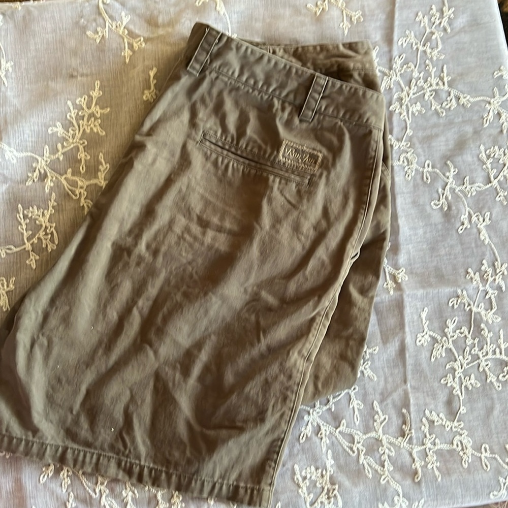 Ron Jon flat front 8” olive-gray men’s shorts